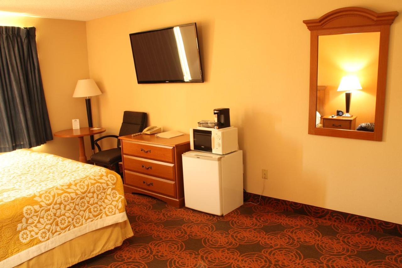 Days Inn By Wyndham Black River Falls - Access To Atv Trail Eksteriør billede