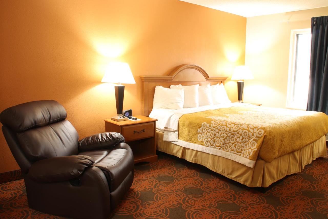 Days Inn By Wyndham Black River Falls - Access To Atv Trail Eksteriør billede