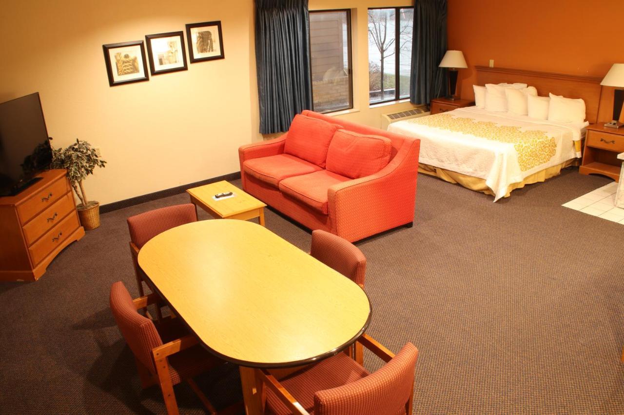 Days Inn By Wyndham Black River Falls - Access To Atv Trail Eksteriør billede