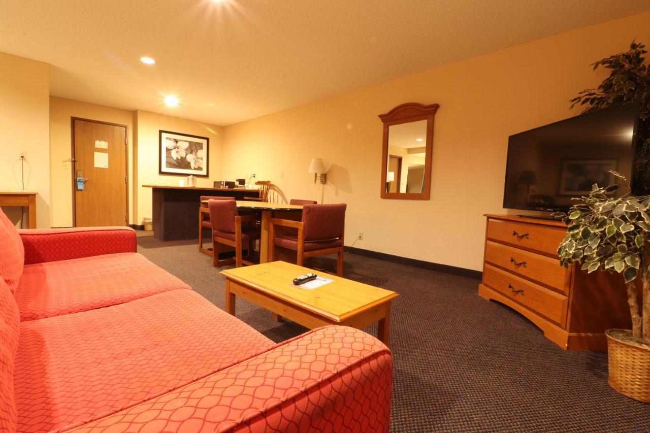 Days Inn By Wyndham Black River Falls - Access To Atv Trail Eksteriør billede