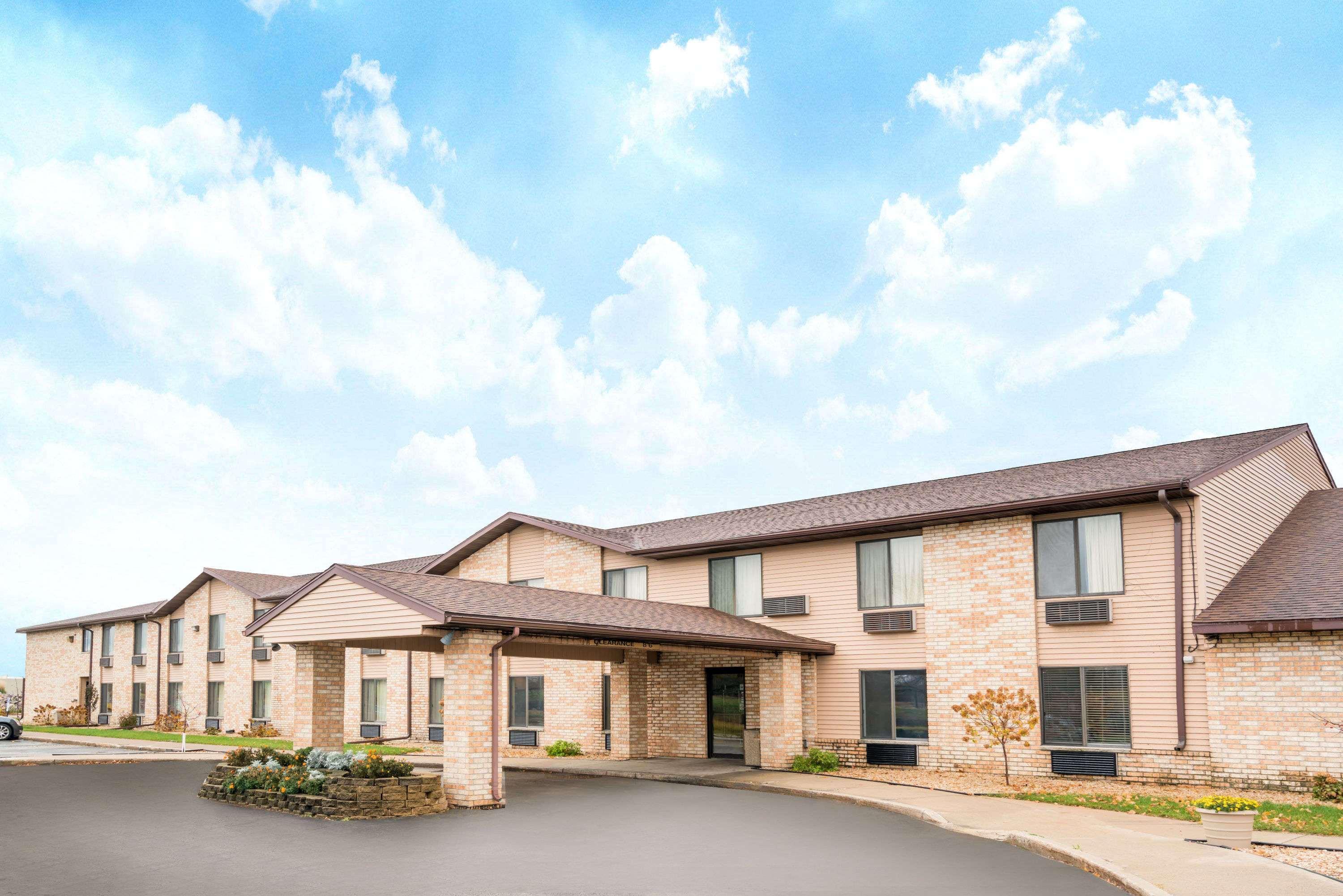Days Inn By Wyndham Black River Falls - Access To Atv Trail Eksteriør billede