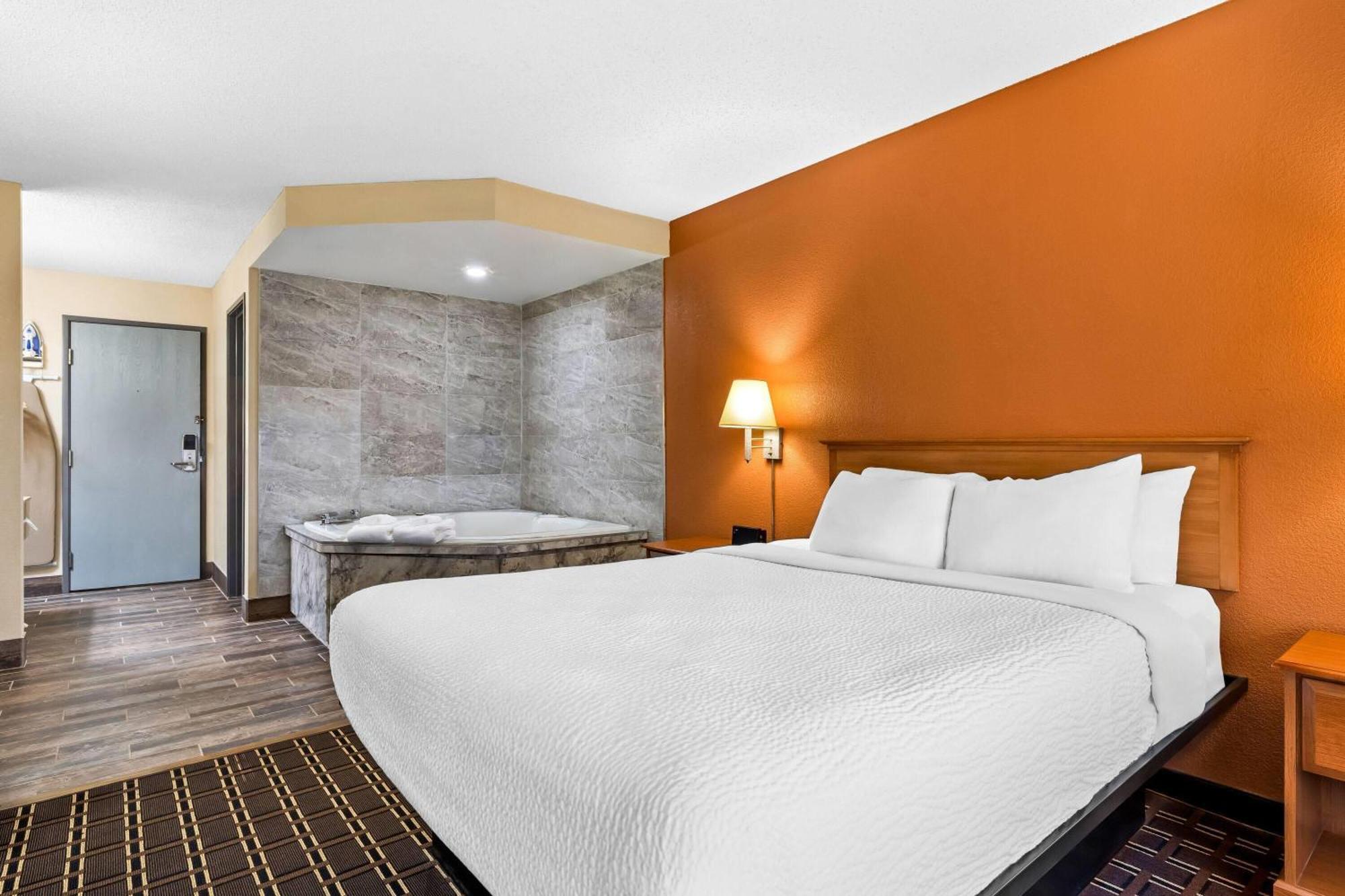 Days Inn By Wyndham Black River Falls - Access To Atv Trail Eksteriør billede