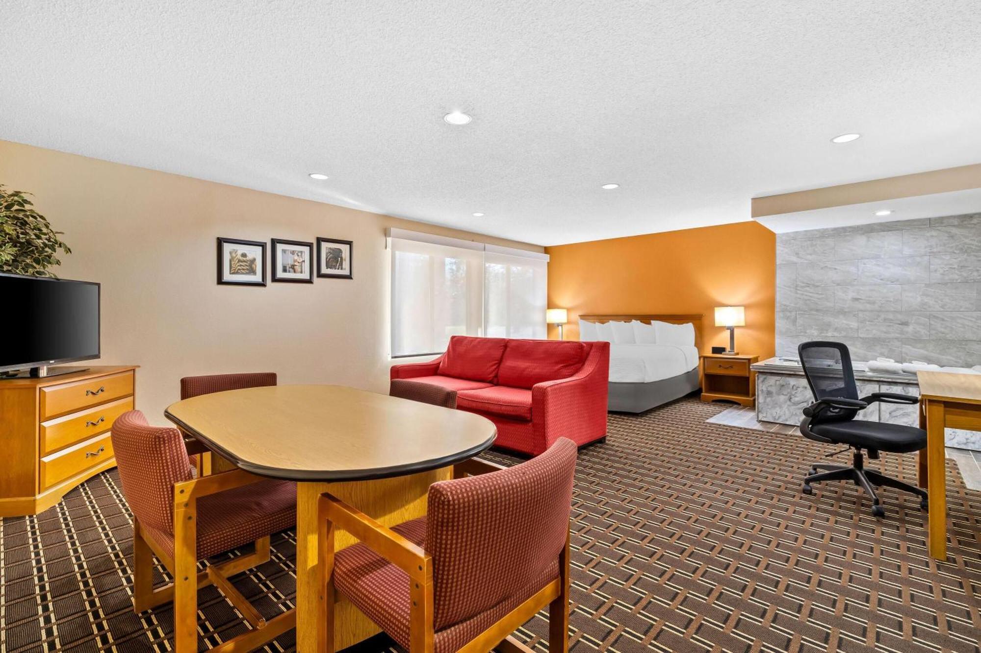Days Inn By Wyndham Black River Falls - Access To Atv Trail Eksteriør billede