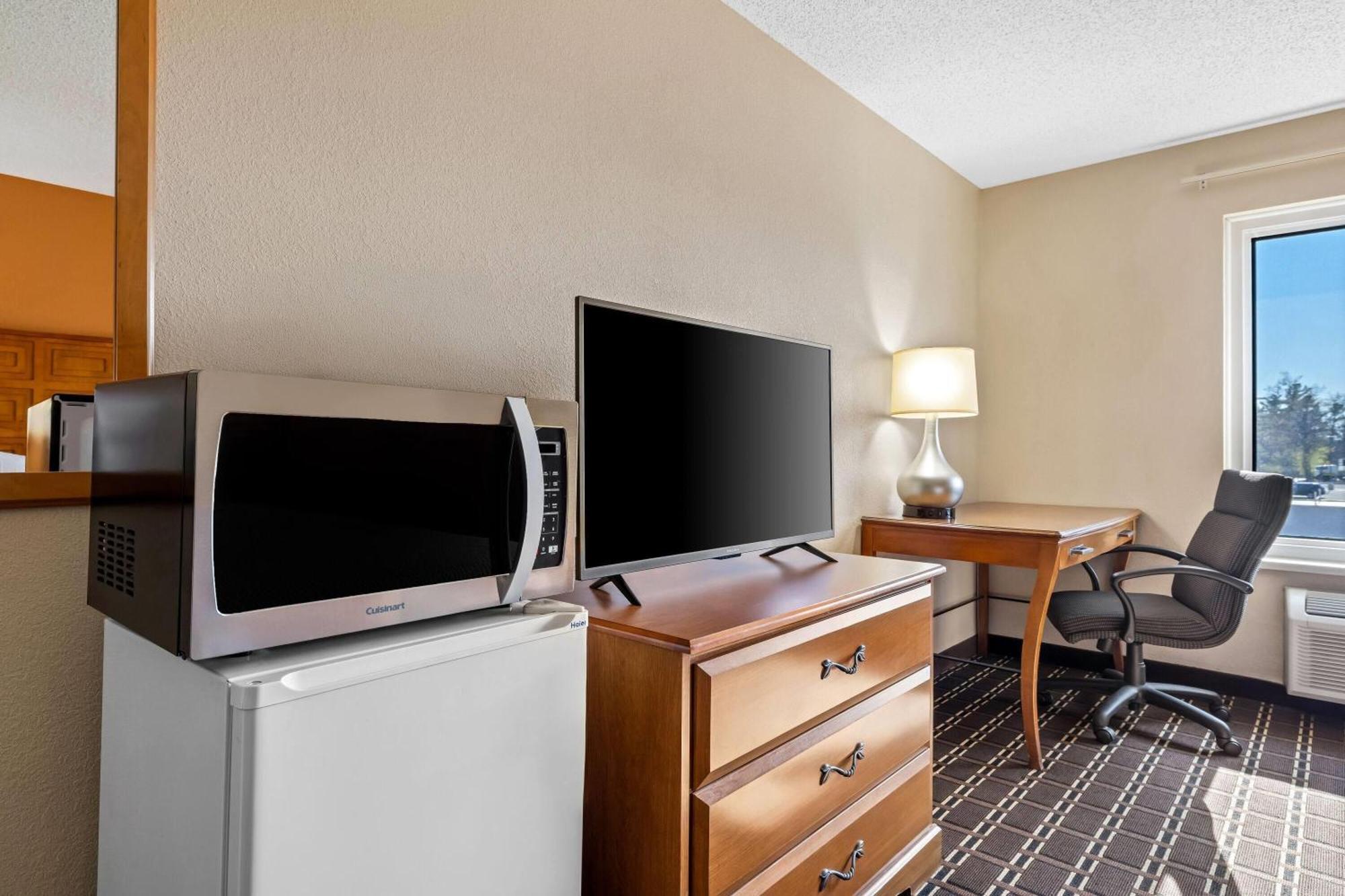 Days Inn By Wyndham Black River Falls - Access To Atv Trail Eksteriør billede