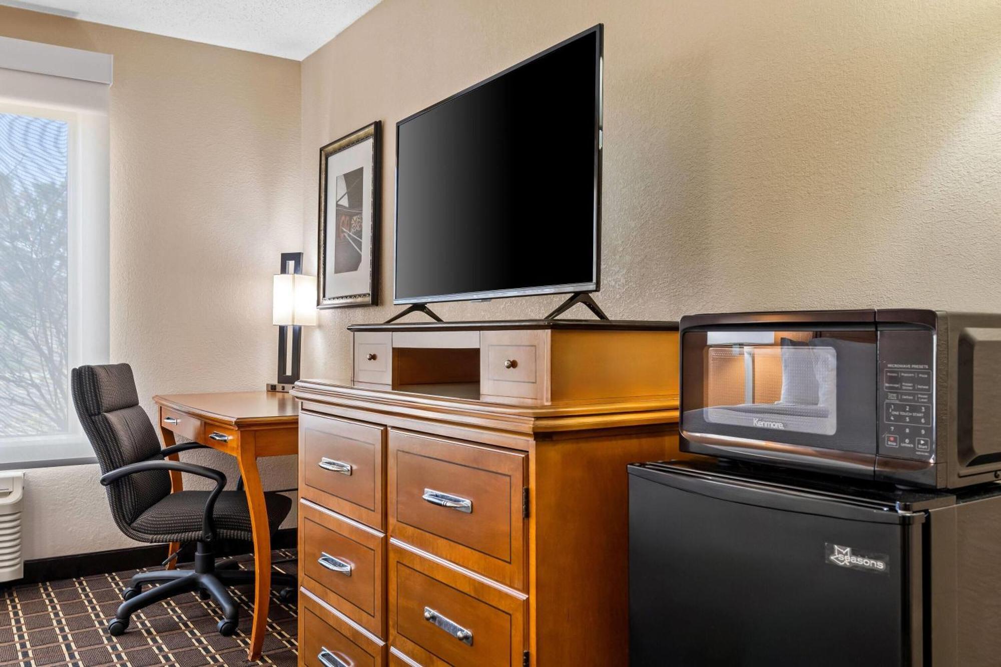 Days Inn By Wyndham Black River Falls - Access To Atv Trail Eksteriør billede