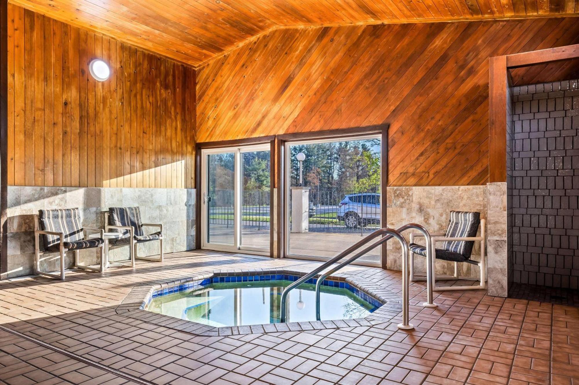Days Inn By Wyndham Black River Falls - Access To Atv Trail Eksteriør billede