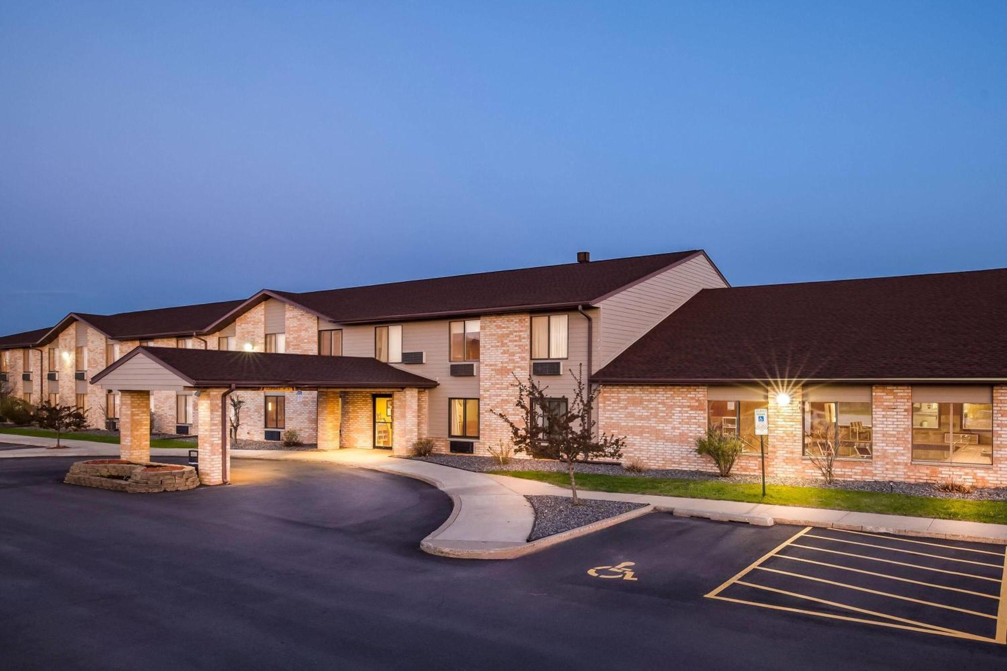 Days Inn By Wyndham Black River Falls - Access To Atv Trail Eksteriør billede