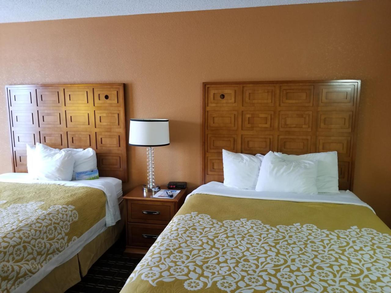 Days Inn By Wyndham Black River Falls - Access To Atv Trail Eksteriør billede